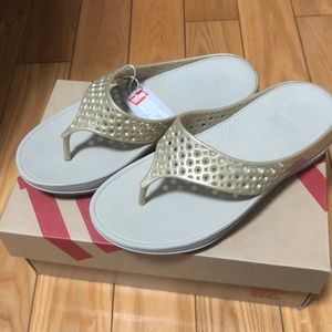 BNWT Fitflop US size 5 Gold Ringer flip flops